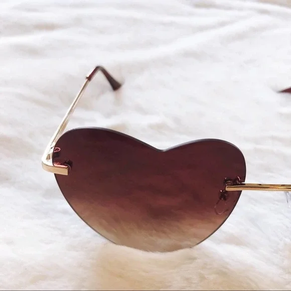 Miley Light Brown Gradient Heart Sunglasses - Picture 7 of 11